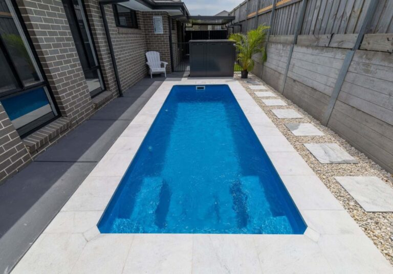 Cleo 5 pool blue spice