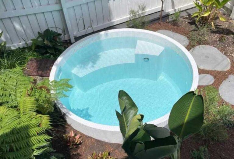 small round plunge pool 2